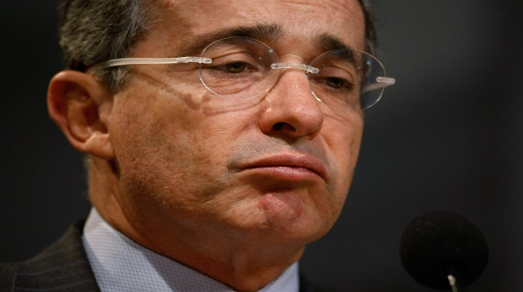 Las retractaciones de Uribe Vélez y de su entorno. - Corporación  Latinoamericana Sur